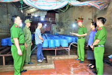 Bắc Giang: Khởi tố chủ cơ sở sản xuất 60 tấn giá đỗ tẩm hóa chất