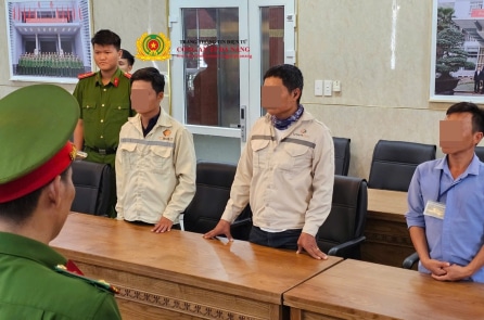 Chỉ huy trưởng công trình chỉ đạo đổ 162 tấn chất thải để san nền dự án