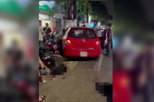 Lái ô tô tông liên tiếp 6 xe máy, Trưởng công an xã bị đình chỉ công tác