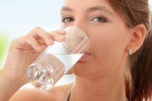 Uống nước không đủ làm gia tăng nồng độ hormone gây căng thẳng có hại