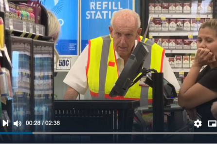 Vì lời thề đã hứa, cụ ông 80 tuổi vẫn làm việc chăm chỉ