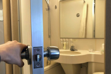 Ở khách sạn, hãy cẩn thận với 5 khu vực bẩn nhất này