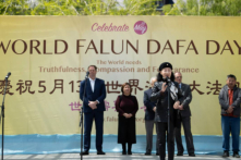 Nhà văn: Các nước dân chủ nên bảo vệ Pháp Luân Công và chấm dứt cuộc đàn áp