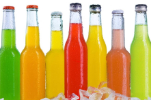 Nghiên cứu: Đồ uống đóng chai thủy tinh chứa nhiều vi nhựa hơn chai nhựa