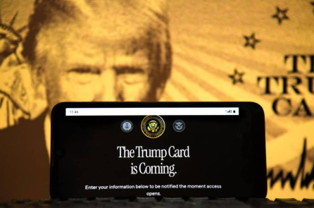 Thẻ Vàng Trump hay EB-5? 4 điểm khác biệt chính