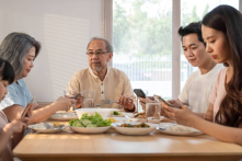 Tại sao chúng ta trở nên lo lắng hơn khi công nghệ phát triển?