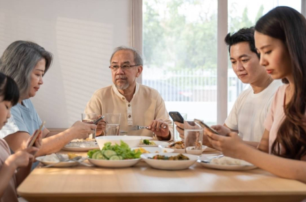 Tại sao chúng ta trở nên lo lắng hơn khi công nghệ phát triển?
