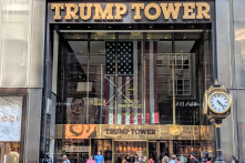 Tập đoàn Trump ra mắt dịch vụ “Trump Mobile” và điện thoại giá 499 USD “Made in USA”