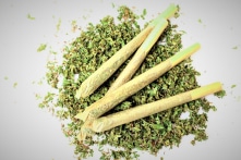 Ba cựu công an phường ở Hà Nội nhận tiền để ‘tha’ người sử dụng cần sa