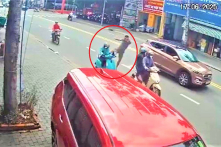 Bắt người đàn ông đạp ngã nữ tài xế xe ôm ở Bình Dương