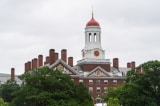 Harvard sẵn sàng chi 500 triệu USD để giải quyết tranh chấp với chính quyền Trump - NYT