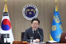 Chính phủ Hàn Quốc thông qua kế hoạch tặng tiền cho dân để kích thích tiêu dùng