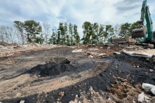 Người Trung Quốc chôn 1.623 tấn chất thải chì xuống đất nông nghiệp ở Hà Nội