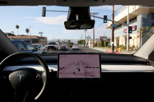 Tesla tránh lệnh đình chỉ tại California bằng cách loại bỏ các tuyên bố về “tự lái”