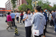 Giáo viên Trung Quốc: Trường học đang sản xuất hàng loạt trẻ em tâm thần, chán sống