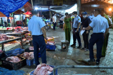 Ổ tiêu thụ lợn chết, lợn nhiễm bệnh nằm ngay tại khu chợ đông sinh viên ở Hà Nội