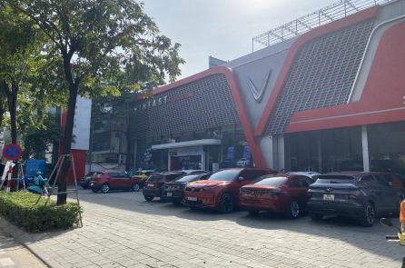 Vingroup gia hạn chương trình đổi xe xăng sang xe điện đến hết 30/4