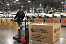 Chấm dứt miễn trừ gói hàng giá trị nhỏ, nhiều nước ngưng gửi bưu kiện sang Mỹ