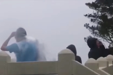 Bão Wipha tấn công Hồng Kông và miền nam TQ, hàng trăm chuyến bay bị hủy