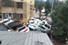 Bắc Kinh công bố 30 người chết do lũ lụt, người dân: thực tế hơn 300 người mất tích