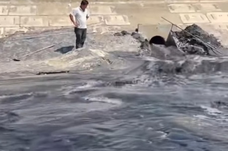 Nước thải chảy xối xả ra biển Nhơn Lý (Gia Lai): Do nước thải sinh hoạt và nước mưa ùn ứ