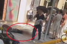 Thượng Hải: Kính cửa sổ rơi trúng người đi đường, 2 người thương vong