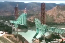 TQ: Sập cầu sông Hoàng Hà do China Railway thi công, ít nhất 12 người chết