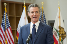 Thống đốc Newsom: Đã sớm nhận được cảnh báo California có thể bị Iran tấn công bằng UAV
