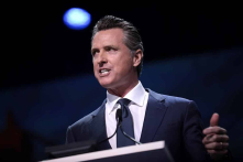 Thống đốc California Newsom phê duyệt 90 triệu USD hỗ trợ tổ chức Planned Parenthood