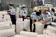 Một cơ sở sản xuất, kinh doanh hàng tấn bỉm trẻ em, băng vệ sinh giả