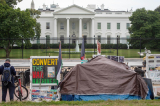 Ông Trump lệnh dỡ lều xanh trước Nhà Trắng, vì liên hệ với cộng sản