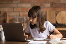 Chuyên gia cảnh báo: AI ảnh hưởng tiêu cực đến sự phát triển của học sinh