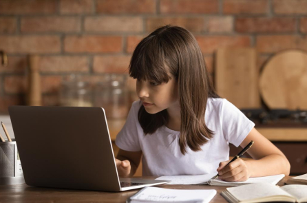 Chuyên gia cảnh báo: AI ảnh hưởng tiêu cực đến sự phát triển của học sinh