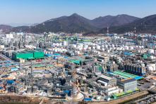 Không thể xuất khẩu sang Trung Quốc, ngành hóa dầu Hàn Quốc đứng trước nguy cơ phá sản