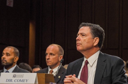 Cựu giám đốc FBI Comey bị buộc tội đe dọa giết ông Trump