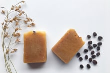 Tại sao các bác sĩ da liễu từ chối sử dụng xà phòng thơm để làm sạch?