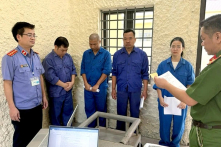 Giúp hoãn thi hành án phạt tù, Phó giám đốc Bệnh viện Phổi Hà Nội bị khởi tố