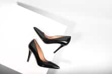 Tại sao phụ nữ lại thích đi giày mũi nhọn, dù đau chân?