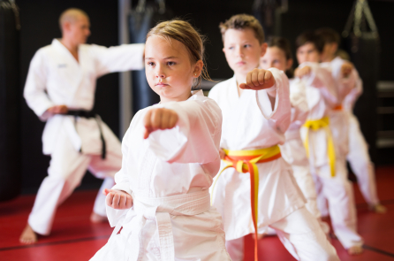 Nghiên cứu: Dạy trẻ tập võ là cách tốt nhất để giảm tính bạo lực