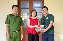 Trả lại túi xách chứa hơn 60 triệu đồng, 6 chỉ vàng nhặt được trong lũ