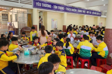 Vụ thực phẩm không đảm bảo tại Đà Lạt: Tiếp tục đình chỉ hiệu trưởng để xác minh