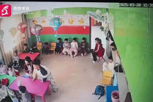 Giáo viên mầm non ở Liêu Ninh bạo hành trẻ 1.000 lần trong 15 ngày