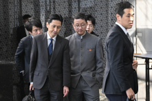 ‘Quan chức ngoại giao tay đút túi quần’ vừa đi thăm động viên doanh nghiệp Nhật tại TQ