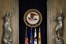 DOJ thời ông Biden “mời” bà Willis hãy xin trợ cấp $2.000.000, khi bà truy tố ông Trump