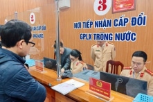 Cục CSGT đề xuất chỉ kiểm tra giấy phép lái xe điện tử