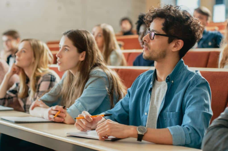 Ngày càng nhiều người Mỹ nghi vấn: Học đại học có thực sự đáng giá?
