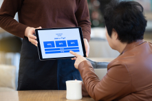 Tại sao chúng ta phải boa tiền ở Hoa Kỳ? Chúng ta nên boa bao nhiêu?