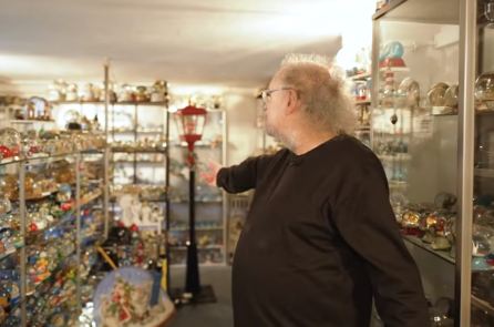 Người đàn ông Đức sưu tầm 11.000 quả cầu tuyết, lập kỷ lục thế giới mới