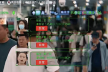 ĐCSTQ lại nâng cấp giám sát, cảnh sát đeo kính AI tuần tra