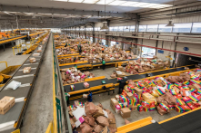 4,6 tỷ kiện hàng Trung Quốc vào châu Âu, EU siết chặt kiểm soát hàng nguy hiểm